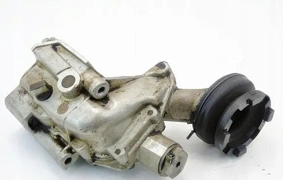 Audi A8 S8 D2 4D Oil pump 077115109F