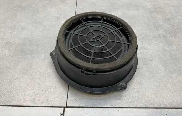 Audi Q3 8U Rear door speaker 8R0035411