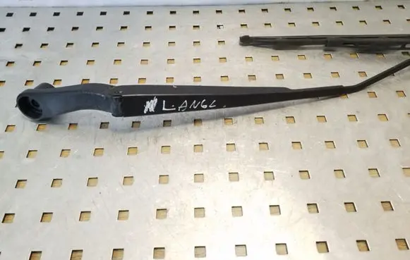Chrysler 300 - 300C Front wiper blade arm