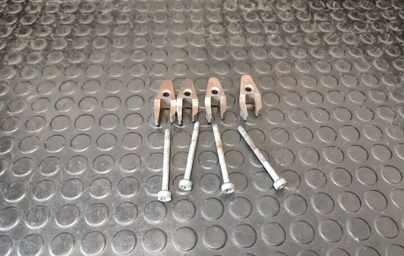Mercedes-Benz CLA C117 X117 W117 Fuel Injector clamp holder 