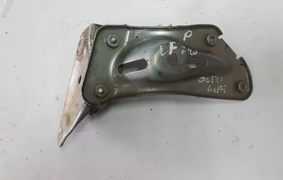 Skoda Octavia Mk2 (1Z) Fender mounting bracket 
