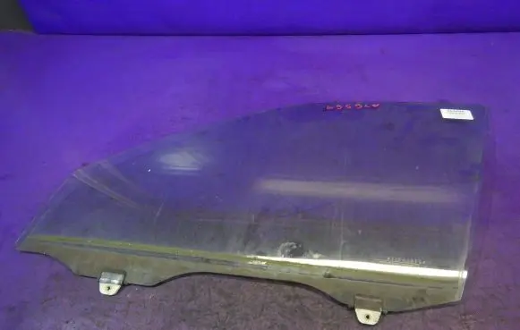 Honda Civic Front door window glass four-door