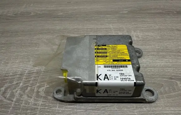 Toyota Avensis T270 Airbag control unit/module 219122103 8917005250