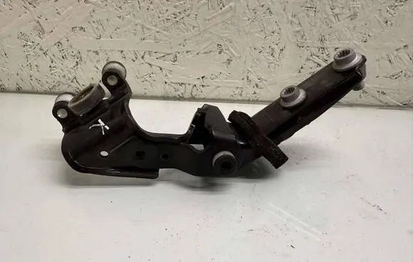 Volkswagen Transporter - Caravelle T6 Sliding door middle roller runner 7E0843335A