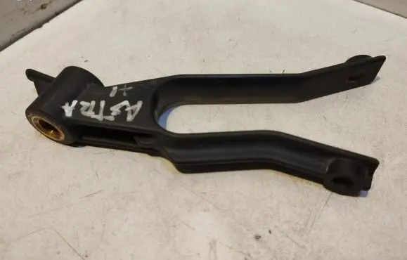Opel Astra H Radiator mount bracket 13162131