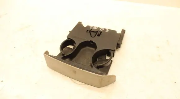 Chrysler Town u0026 Country IV Cup holder front 586221
