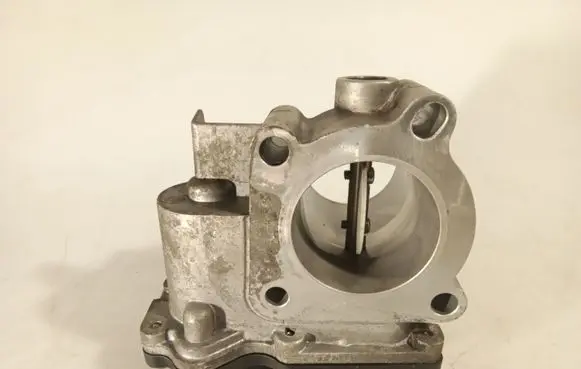 Opel Movano B Throttle valve 8200987453 H8200727648 249221394