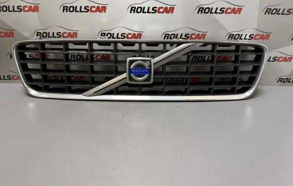 Front bumper upper radiator grill