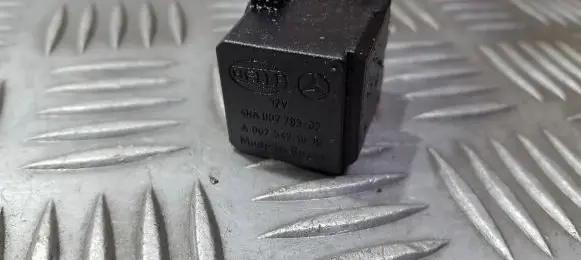 Mercedes-Benz ML W163 Other relay A0025421519 4RA007793-02
