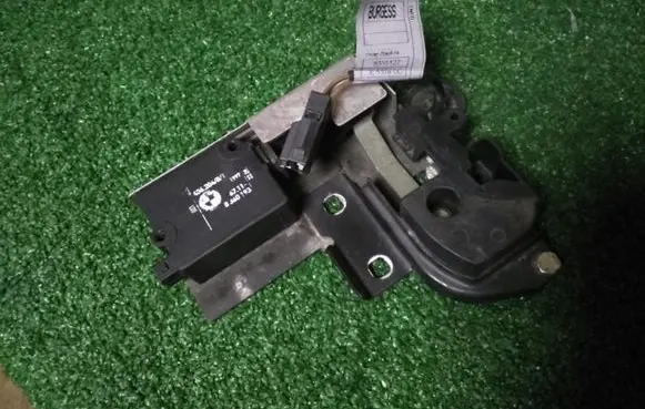 BMW 5 E39 Central locking motor 67118360193 8355127