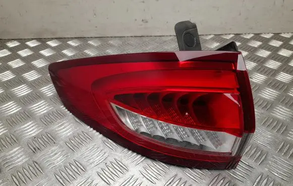 Ford Mondeo MK V Rear/tail lights JS7B13405CF