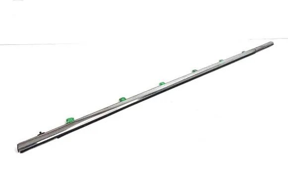 Honda CR-V Front door windshield rail 