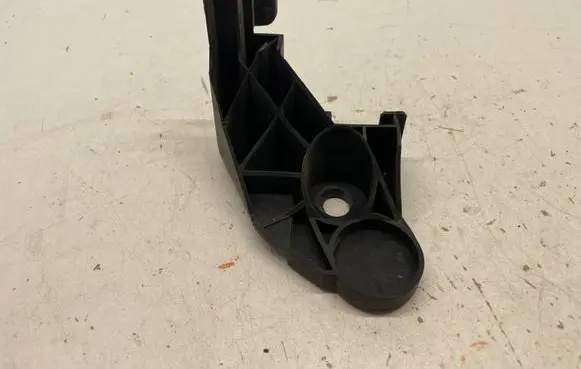 BMW 3 E46 Front bumper mounting bracket 7030620 229449