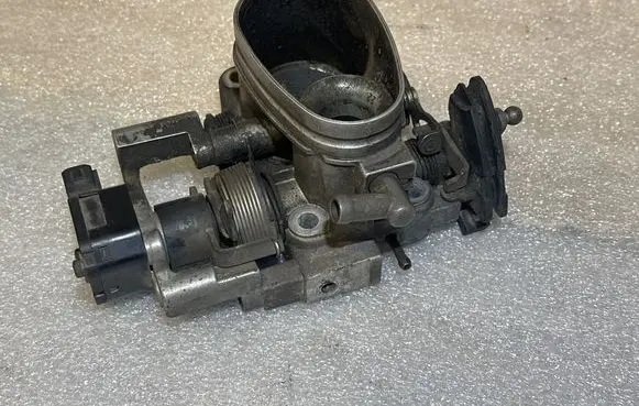 Audi 80 90 S2 B4 Throttle valve 037907385H
