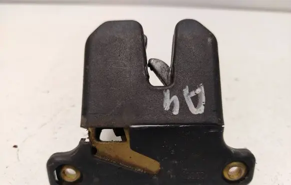 Audi A4 S4 B5 8D Tailgate/trunk/boot lock/catch/latch 8D5827505
