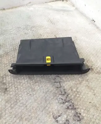 Ford Mustang VI Glove box