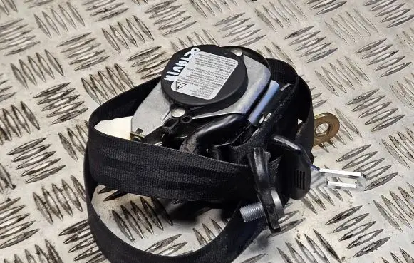 Skoda Octavia Mk2 (1Z) Front seatbelt 1Z0857702 602035600 008R