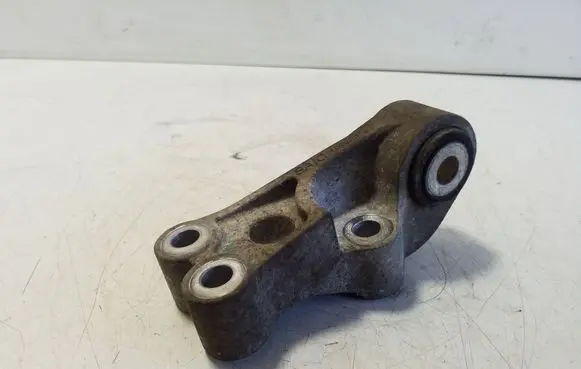 Engine mounting bracket