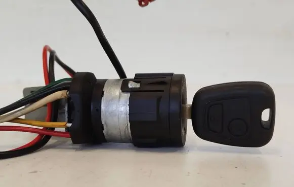 Peugeot 307 Ignition lock 9648445180