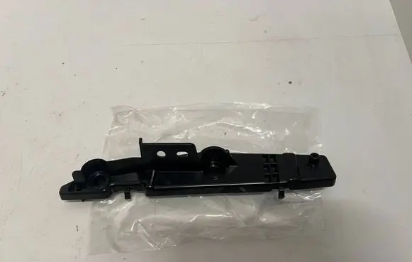 BMW XM Front bumper mounting bracket 9451665 11867210