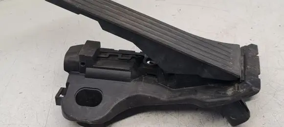 Volkswagen Touran II Accelerator throttle pedal 1T2721503G 6PV00874600