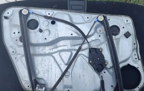 Volkswagen PASSAT B5.5 Front door window regulator with motor 105415301 119090XXX 05074240
