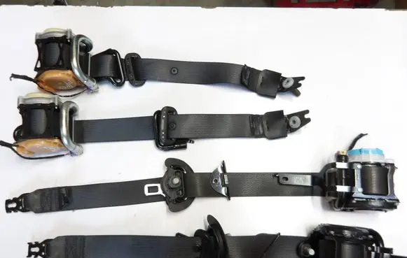 Opel Insignia B Rear seatbelt 
