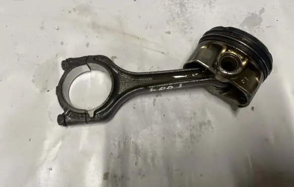 Volkswagen Jetta VII Piston 04ER UK2