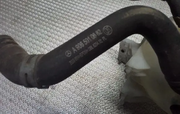 Mercedes-Benz Sprinter W906 Engine coolant pipe/hose A9068327423