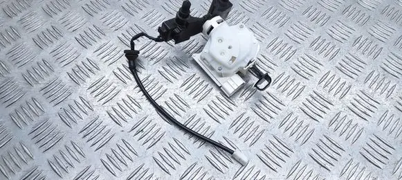 Mitsubishi Outlander Fuel tank cap lock 