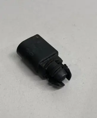 Volkswagen PASSAT B7 Outside/exterior temperature sensor 8Z0820535