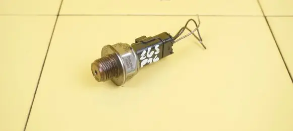 Nissan Navara D23 Fuel pressure sensor 28389853 YS23