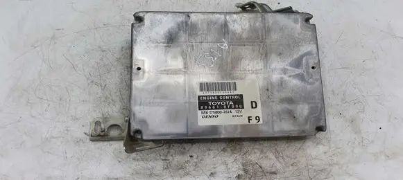 Toyota Corolla Verso E121 Engine control unit/module 896610F090 MB1758007614