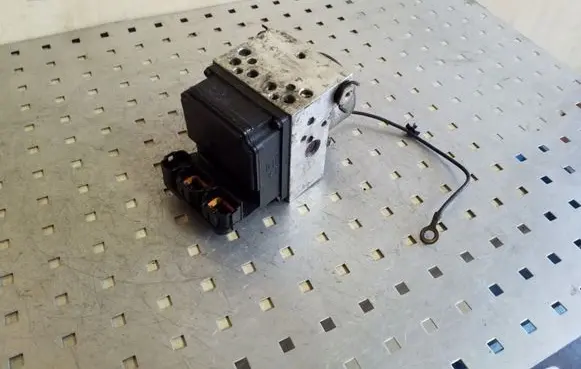 Nissan X-Trail T30 ABS Pump 47600AR005 C47A695