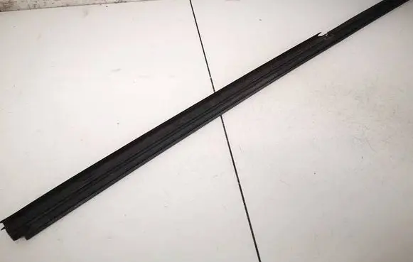 Toyota Avensis T250 Rear door glass trim molding 