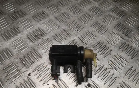 Mercedes-Benz C W204 Turbo solenoid valve 0091533128 A0091533128