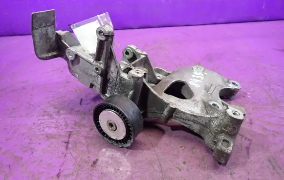 Fiat Freemont Generator/alternator bracket 04627138AA