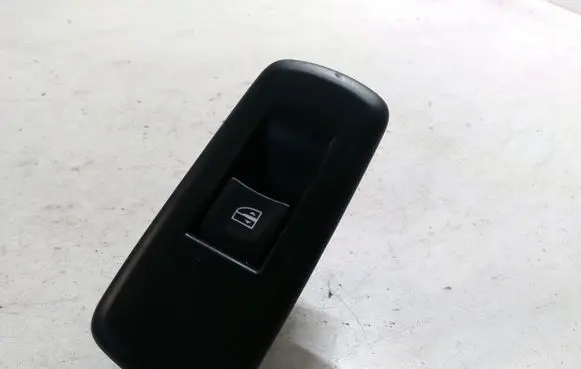 Renault Latitude (L70) Electric window control switch