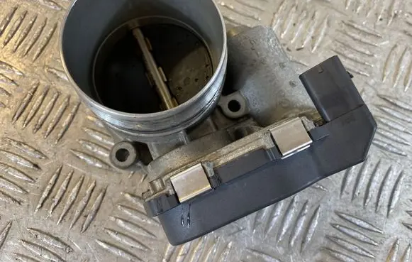BMW 3 F30 F35 F31 Throttle valve 7588625 2215702633 A2C53355204