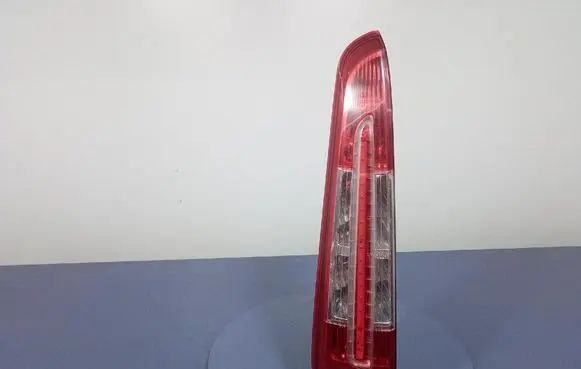 Ford C-MAX I Rear/tail lights 164709