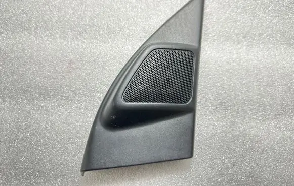 Front door high frequency speaker