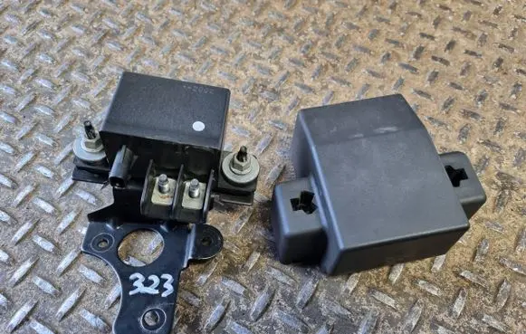 Jeep Grand Cherokee Battery relay fuse 56029766AC 68257862AA