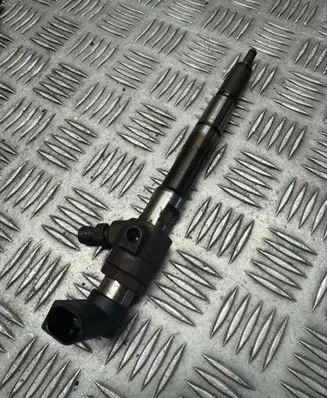Volkswagen Caddy Fuel injector 03L130277B