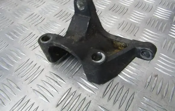 Ford Focus Engine mounting bracket xs409k552ab xs40-9k552ab