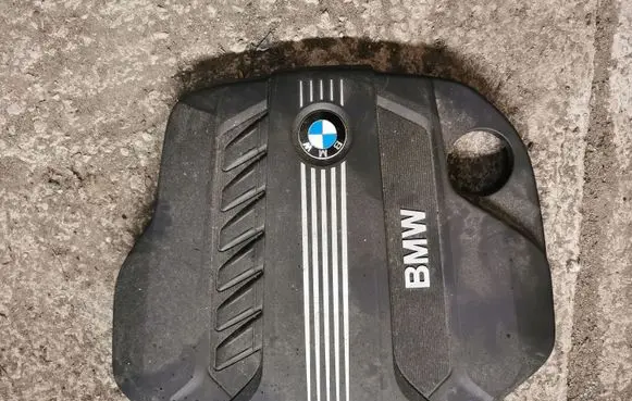 BMW X5 E70 Engine cover (trim) 7812063