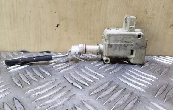 Fuel tank cap lock motor