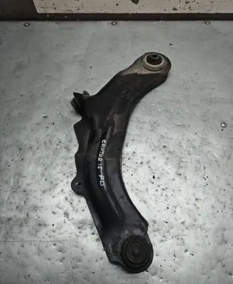 Renault Captur Front control arm 8200041166