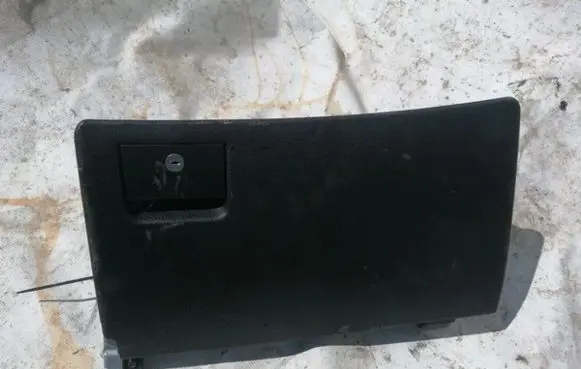 Audi 80 90 S2 B4 Glove box