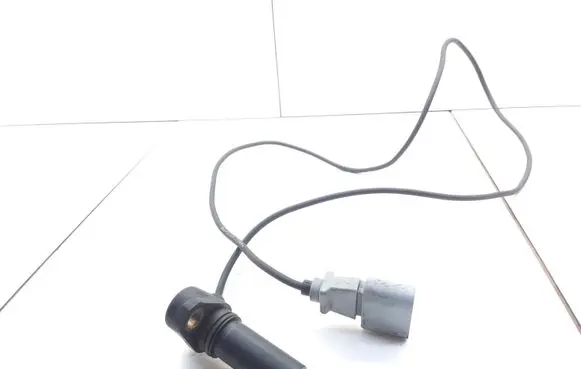 Audi A6 S6 C5 4B Crankshaft position sensor 038907319E