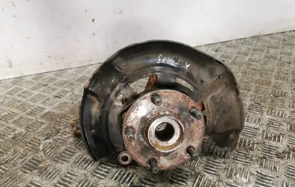 Toyota RAV 4 (XA30) Front wheel hub